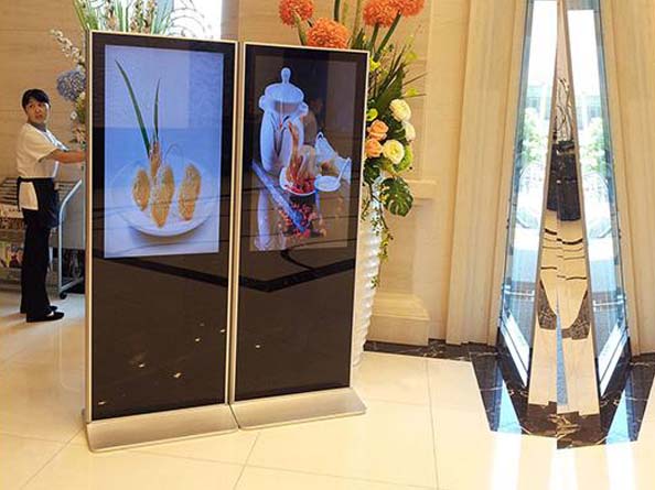 Hotel LCD digital signage promotes the catering in