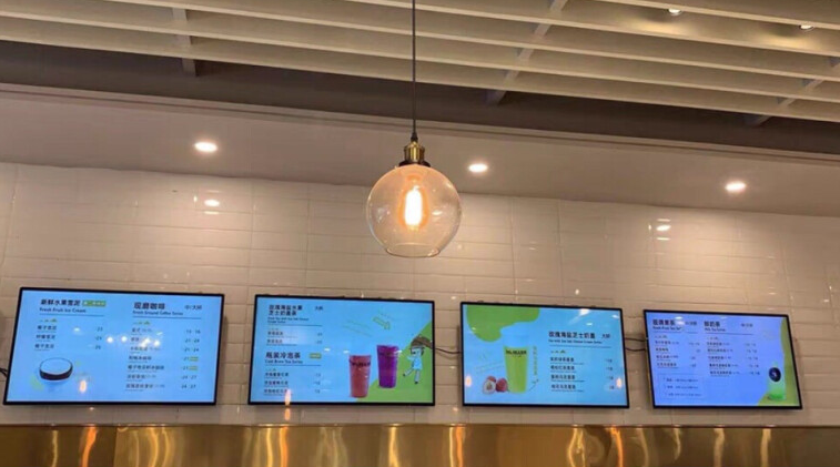 32寸液晶一体广告机应用连锁奶茶店(图2)