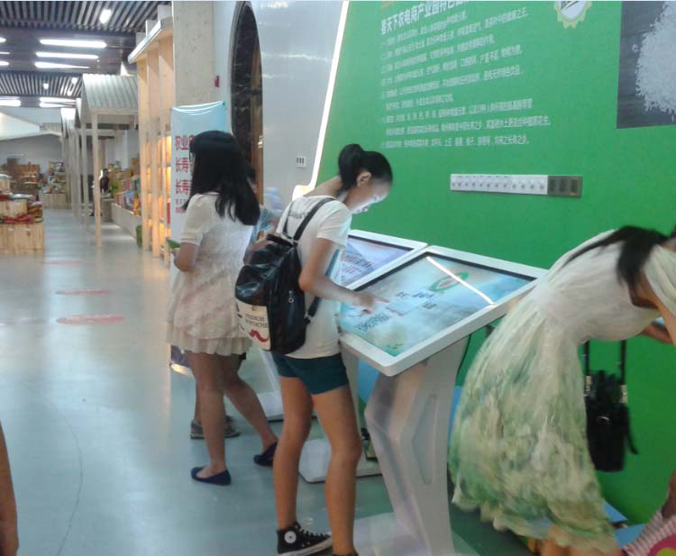 广州长隆水上乐园触摸查询一体机案列(图2) 广州长隆水上乐园触摸查询一体机案列(图2)
